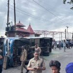 नैनीताल में भीषण बस हादसा, एक की मौत, SDRF ने 7 घायलों को बचाया