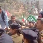 गैरसैंण में यूकेडी का प्रदर्शन, विधानसभा घेराव की कोशिश पर पुलिस से झड़प