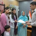 असहाय विधवा को डीएम का सहारा, बैंक ऋण कराया समाप्त